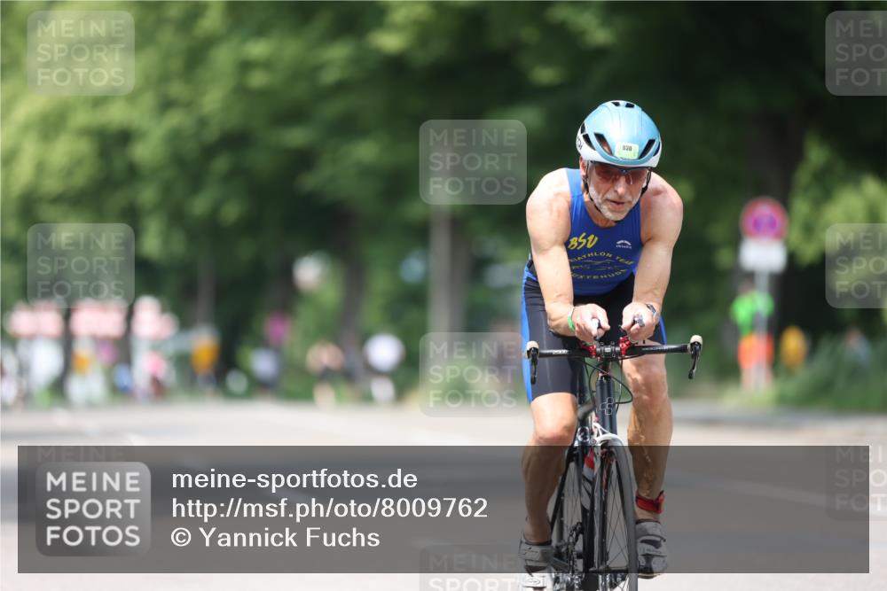 15.06.2025 - 7 Türme Triathlon Yannick Fuchs http://msf.ph/oto/8009762 15.06.2025 13:24:32 Radfahren 215, 397, 543, 930, 1072, 1182 meine-sportfotos.de