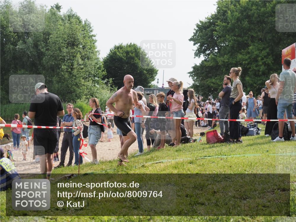 15.06.2025 - 27. Vierlanden-Triathlon KatJ http://msf.ph/oto/8009764 15.06.2025 10:07:52 Schwimmen 371, 395, 407 meine-sportfotos.de