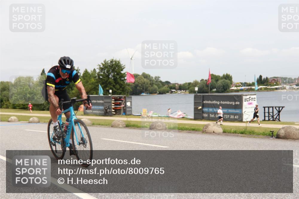 21.06.2025 - 27. Vierlanden-Triathlon H.Heesch http://msf.ph/oto/8009765 15.06.2025 12:31:35 Radfahren 779, 856 meine-sportfotos.de