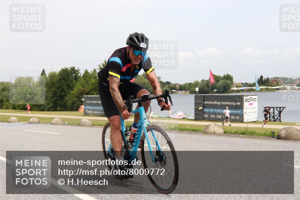 21.06.2025 - 27. Vierlanden-Triathlon H.Heesch http://msf.ph/oto/8009772 15.06.2025 12:31:35 Radfahren 779, 856 meine-sportfotos.de