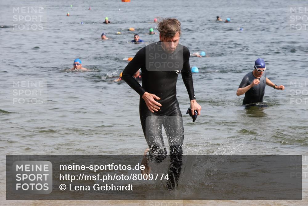 15.06.2025 - 27. Vierlanden-Triathlon Lena Gebhardt http://msf.ph/oto/8009774 15.06.2025 10:06:57 Schwimmen 131, 367, 376, 388, 396, 429, 457, 462, 467 meine-sportfotos.de
