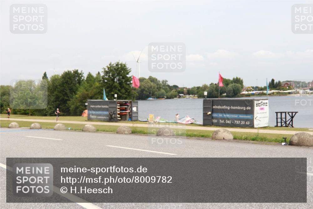 21.06.2025 - 27. Vierlanden-Triathlon H.Heesch http://msf.ph/oto/8009782 15.06.2025 12:31:41 Radfahren 785, 1000, 1001, 1002, 1003 meine-sportfotos.de