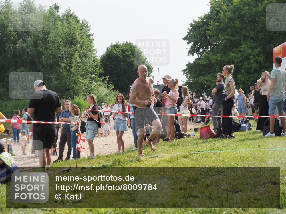 15.06.2025 - 27. Vierlanden-Triathlon KatJ http://msf.ph/oto/8009784 15.06.2025 10:07:52 Schwimmen 371, 395, 407 meine-sportfotos.de