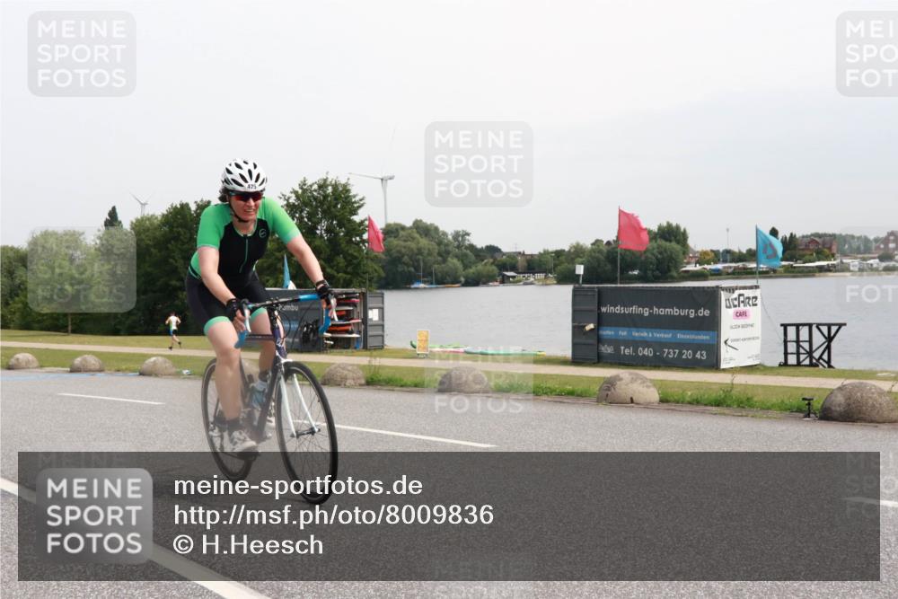 15.06.2025 - 27. Vierlanden-Triathlon H.Heesch http://msf.ph/oto/8009836 15.06.2025 10:58:09 Radfahren 475, 511, 554, 610 meine-sportfotos.de