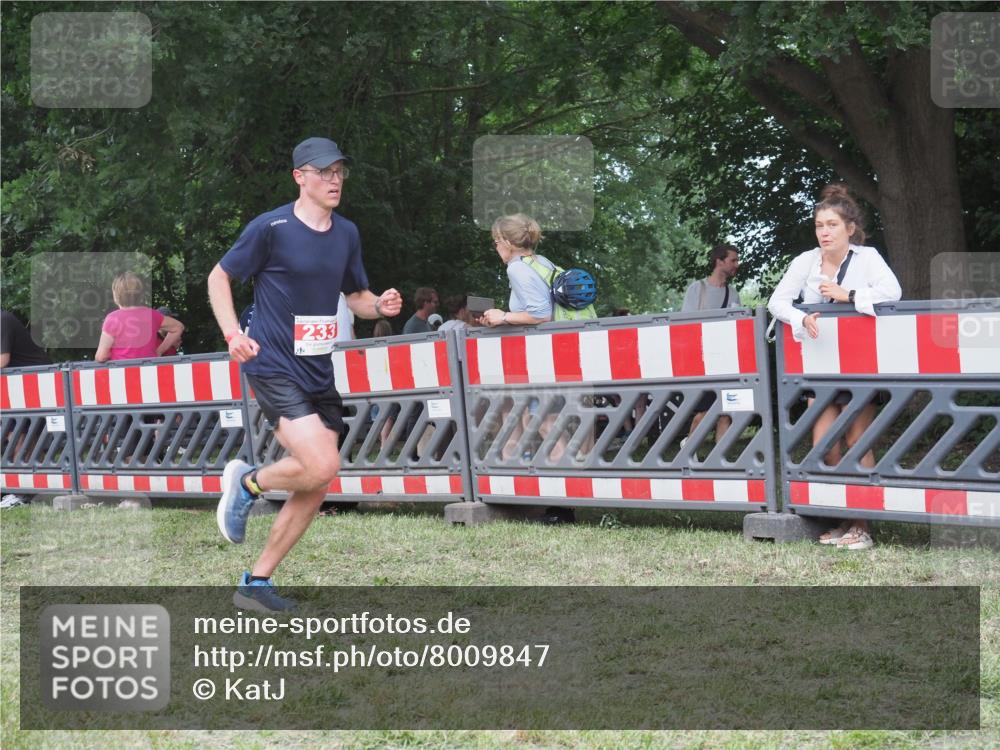 21.06.2025 - 27. Vierlanden-Triathlon KatJ http://msf.ph/oto/8009847 15.06.2025 13:03:26 Ziel 233, 854 meine-sportfotos.de