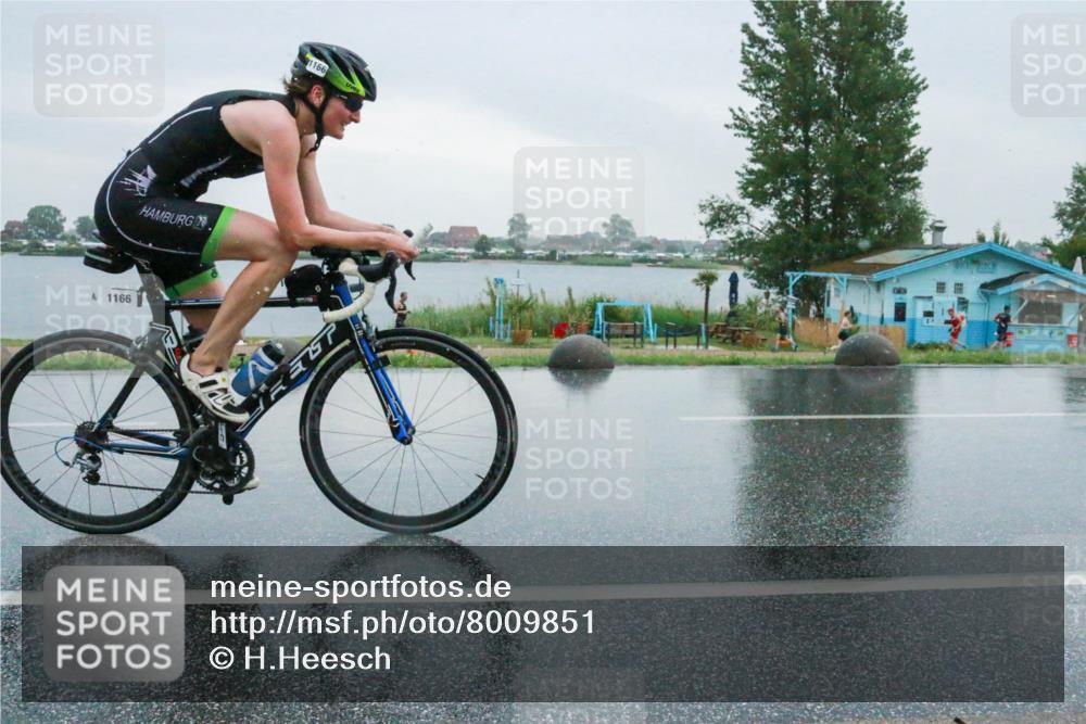 21.06.2025 - 27. Vierlanden-Triathlon H.Heesch http://msf.ph/oto/8009851 15.06.2025 13:43:20 Radfahren 1166, 1171, 1178 meine-sportfotos.de