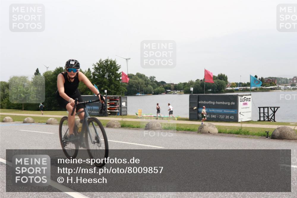 15.06.2025 - 27. Vierlanden-Triathlon H.Heesch http://msf.ph/oto/8009857 15.06.2025 10:58:27 Radfahren 480, 499 meine-sportfotos.de