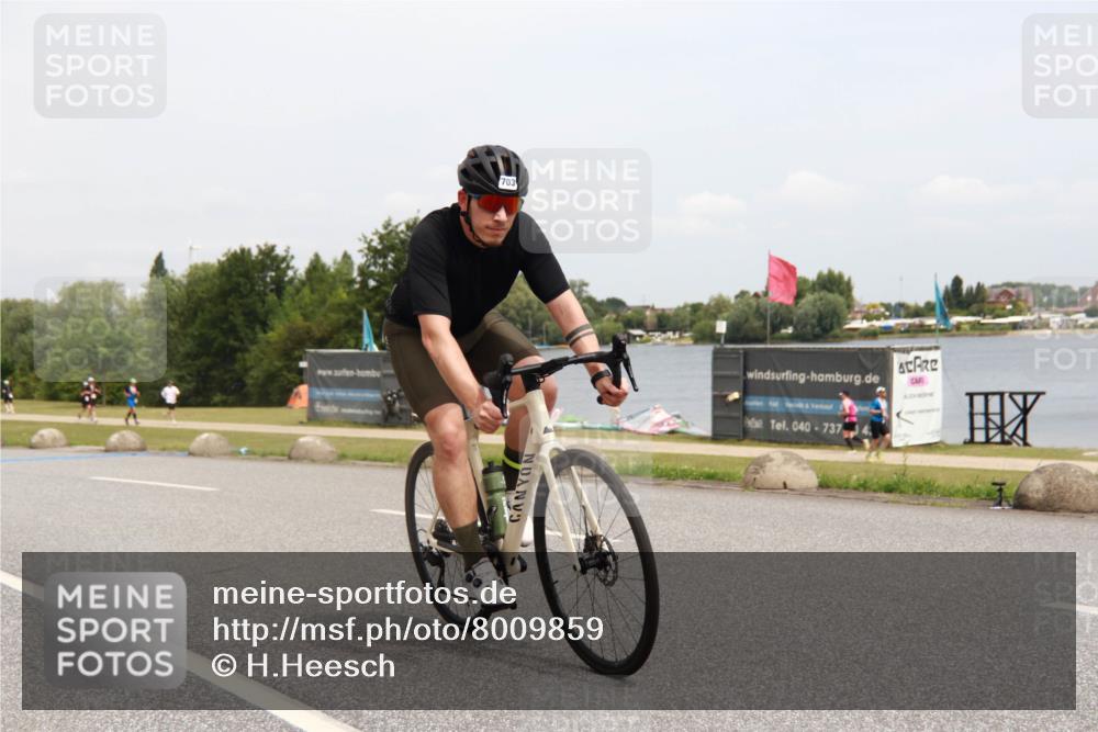 21.06.2025 - 27. Vierlanden-Triathlon H.Heesch http://msf.ph/oto/8009859 15.06.2025 12:32:10 Radfahren 703 meine-sportfotos.de