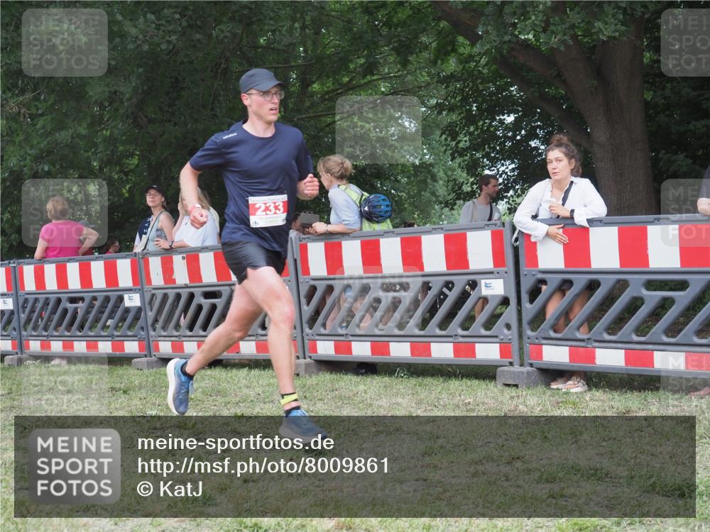 21.06.2025 - 27. Vierlanden-Triathlon KatJ http://msf.ph/oto/8009861 15.06.2025 13:03:26 Ziel 233, 854 meine-sportfotos.de