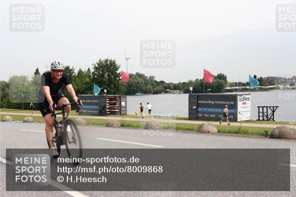 15.06.2025 - 27. Vierlanden-Triathlon H.Heesch http://msf.ph/oto/8009868 15.06.2025 10:58:27 Radfahren 480, 499 meine-sportfotos.de