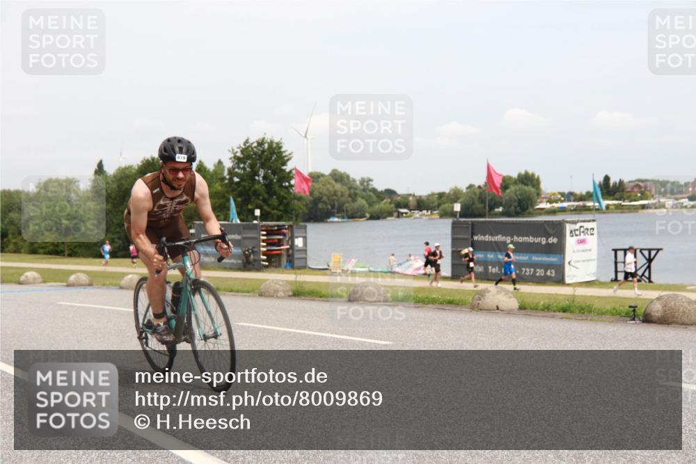 21.06.2025 - 27. Vierlanden-Triathlon H.Heesch http://msf.ph/oto/8009869 15.06.2025 12:32:21 Radfahren 819 meine-sportfotos.de