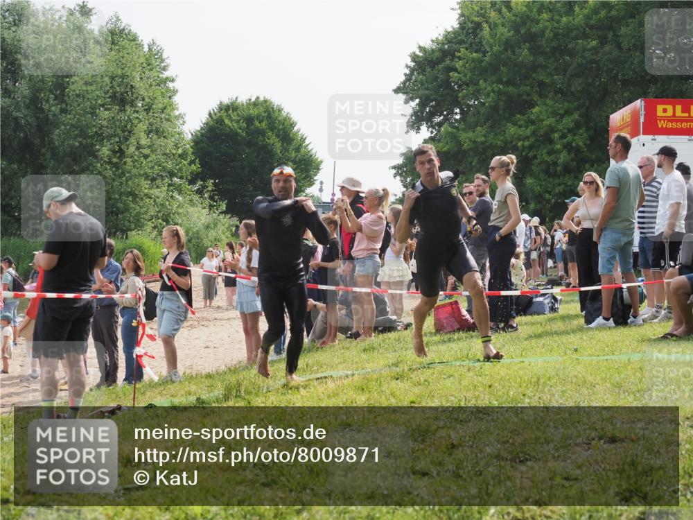 15.06.2025 - 27. Vierlanden-Triathlon KatJ http://msf.ph/oto/8009871 15.06.2025 10:07:58 Schwimmen 371, 395, 407 meine-sportfotos.de