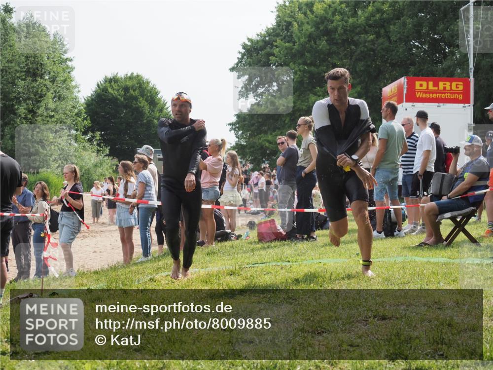 15.06.2025 - 27. Vierlanden-Triathlon KatJ http://msf.ph/oto/8009885 15.06.2025 10:07:59 Schwimmen 371, 395, 407 meine-sportfotos.de