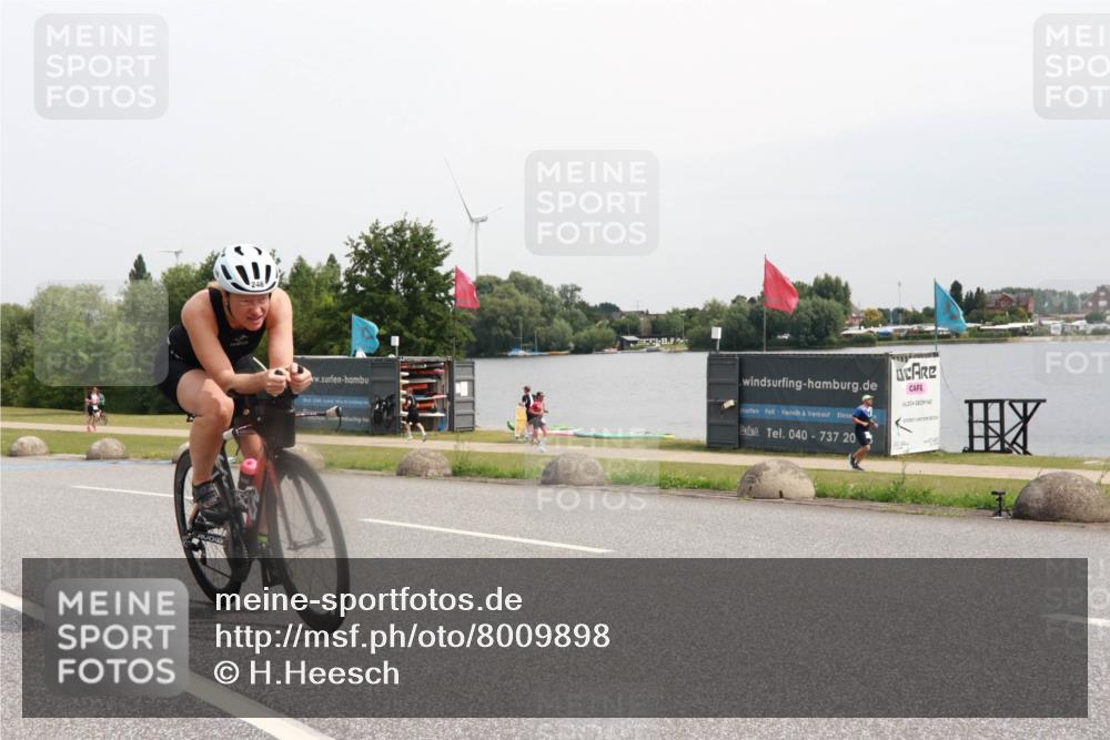 15.06.2025 - 27. Vierlanden-Triathlon H.Heesch http://msf.ph/oto/8009898 15.06.2025 10:58:46 Radfahren 246 meine-sportfotos.de