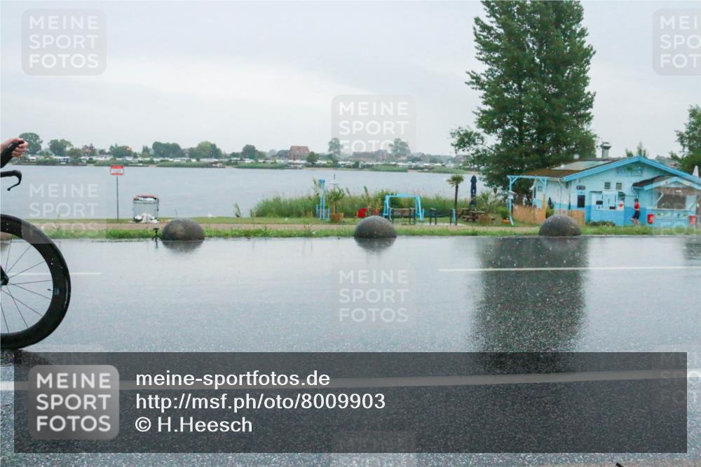 21.06.2025 - 27. Vierlanden-Triathlon H.Heesch http://msf.ph/oto/8009903 15.06.2025 13:44:01 Radfahren 1167, 1185, 1195 meine-sportfotos.de