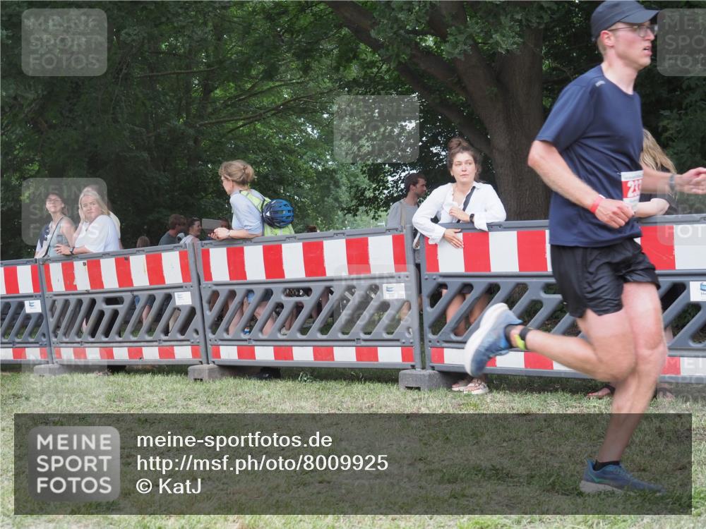 21.06.2025 - 27. Vierlanden-Triathlon KatJ http://msf.ph/oto/8009925 15.06.2025 13:03:26 Ziel 233, 854 meine-sportfotos.de