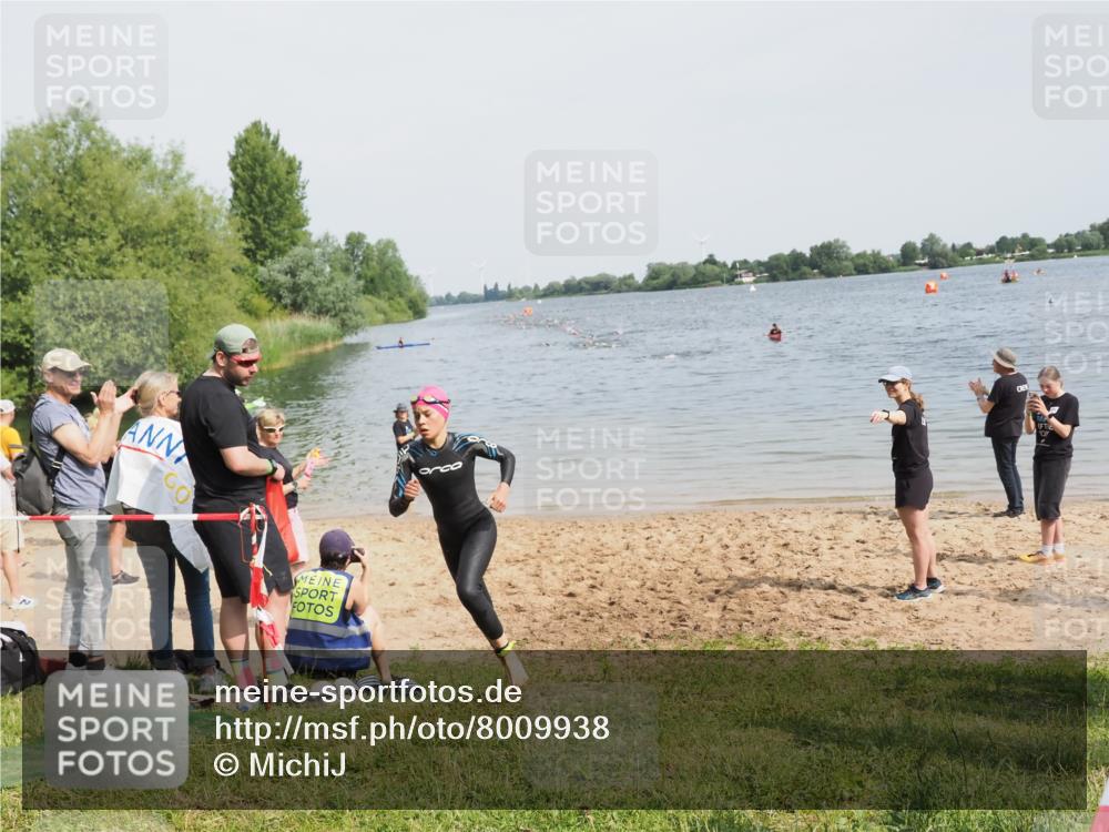 21.06.2025 - 27. Vierlanden-Triathlon MichiJ http://msf.ph/oto/8009938 15.06.2026 10:12:50 Schwimmen 512, 625 meine-sportfotos.de