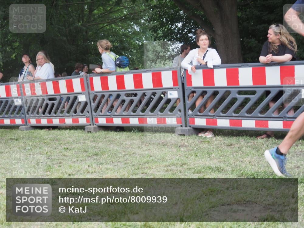 21.06.2025 - 27. Vierlanden-Triathlon KatJ http://msf.ph/oto/8009939 15.06.2025 13:03:26 Ziel 233, 854 meine-sportfotos.de