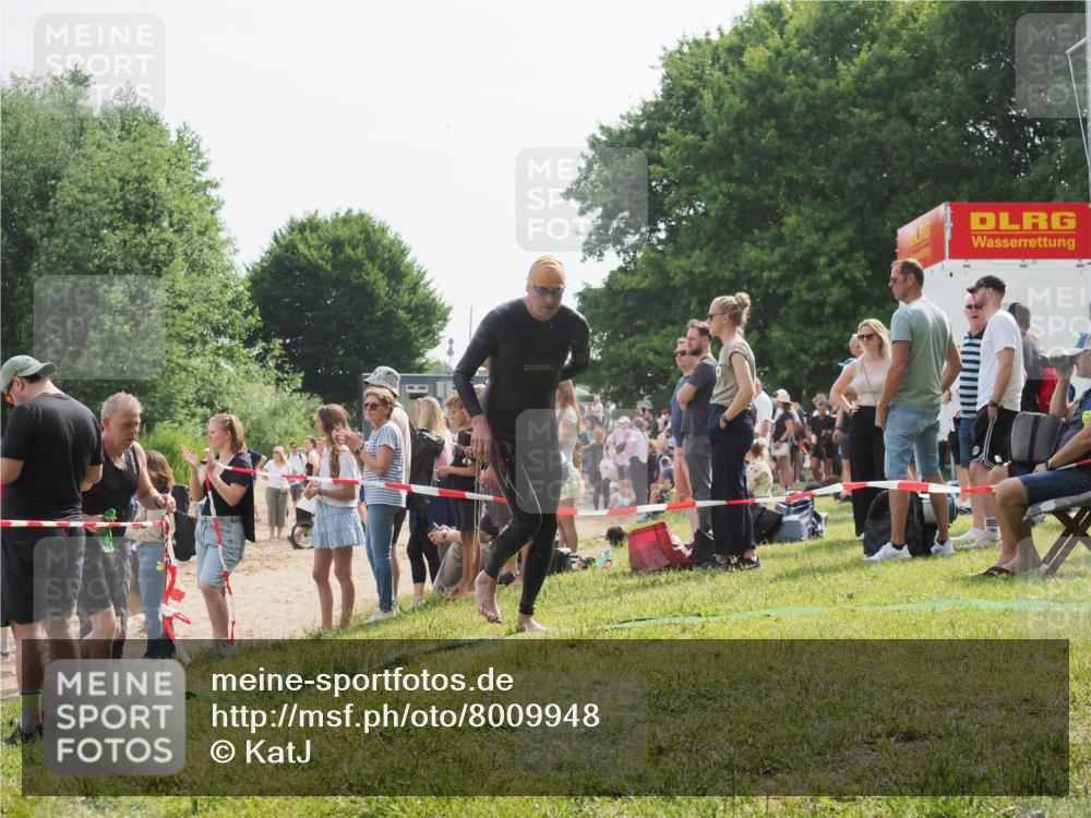 15.06.2025 - 27. Vierlanden-Triathlon KatJ http://msf.ph/oto/8009948 15.06.2025 10:08:09 Schwimmen 295, 373, 403 meine-sportfotos.de