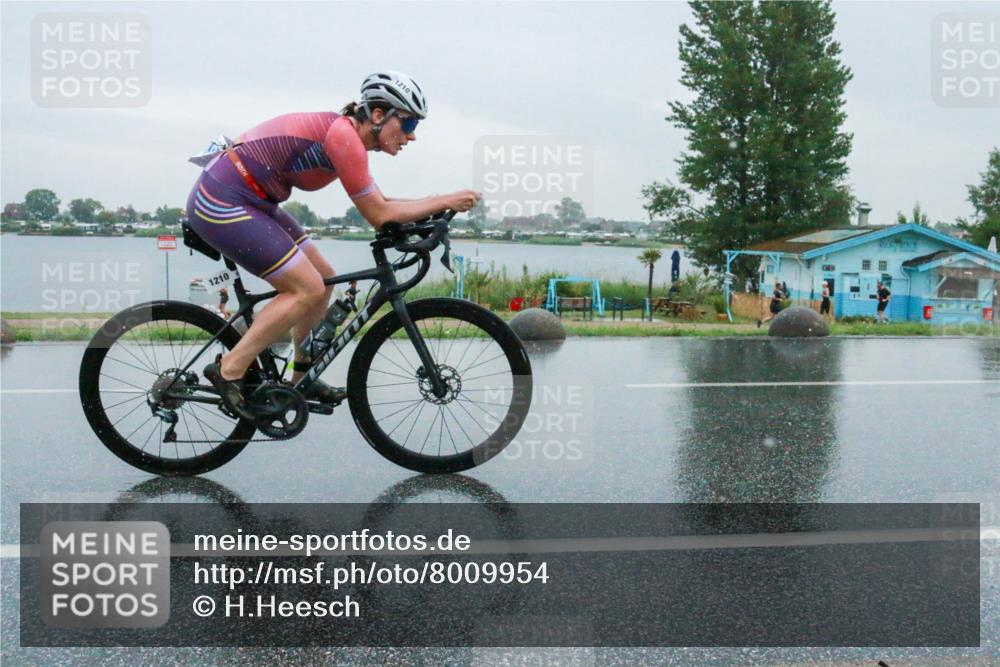 21.06.2025 - 27. Vierlanden-Triathlon H.Heesch http://msf.ph/oto/8009954 15.06.2025 13:44:48 Radfahren 1164, 1172, 1210 meine-sportfotos.de