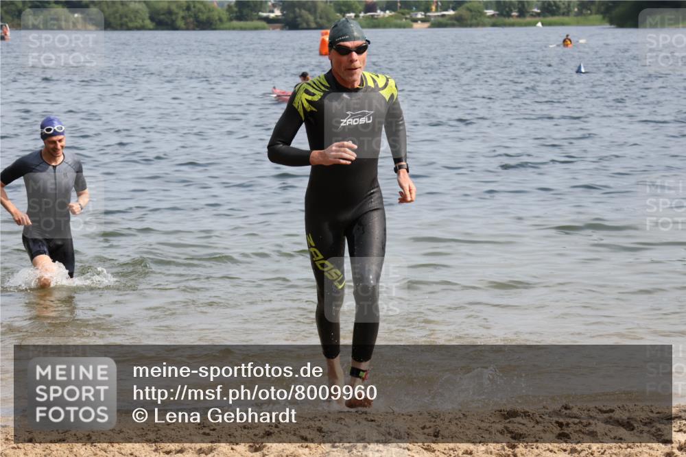 15.06.2025 - 27. Vierlanden-Triathlon Lena Gebhardt http://msf.ph/oto/8009960 15.06.2025 10:07:02 Schwimmen 131, 376, 429, 462, 467 meine-sportfotos.de