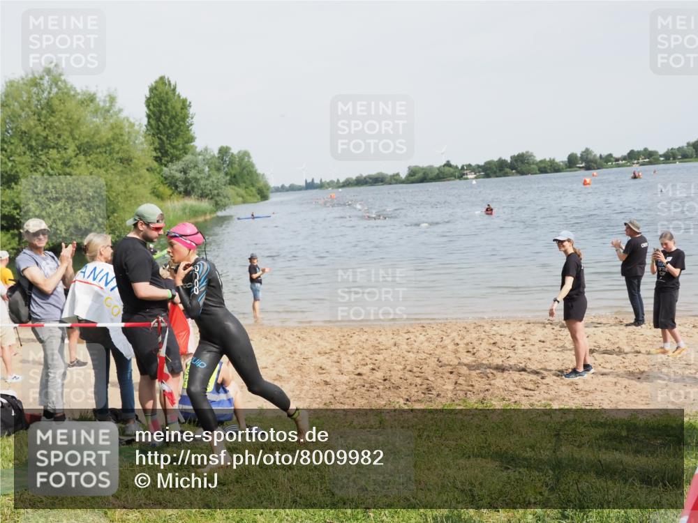 21.06.2025 - 27. Vierlanden-Triathlon MichiJ http://msf.ph/oto/8009982 15.06.2026 10:12:51 Schwimmen 512, 625 meine-sportfotos.de