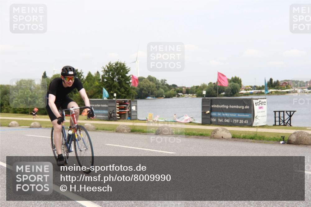 21.06.2025 - 27. Vierlanden-Triathlon H.Heesch http://msf.ph/oto/8009990 15.06.2025 12:33:37 Radfahren 670 meine-sportfotos.de
