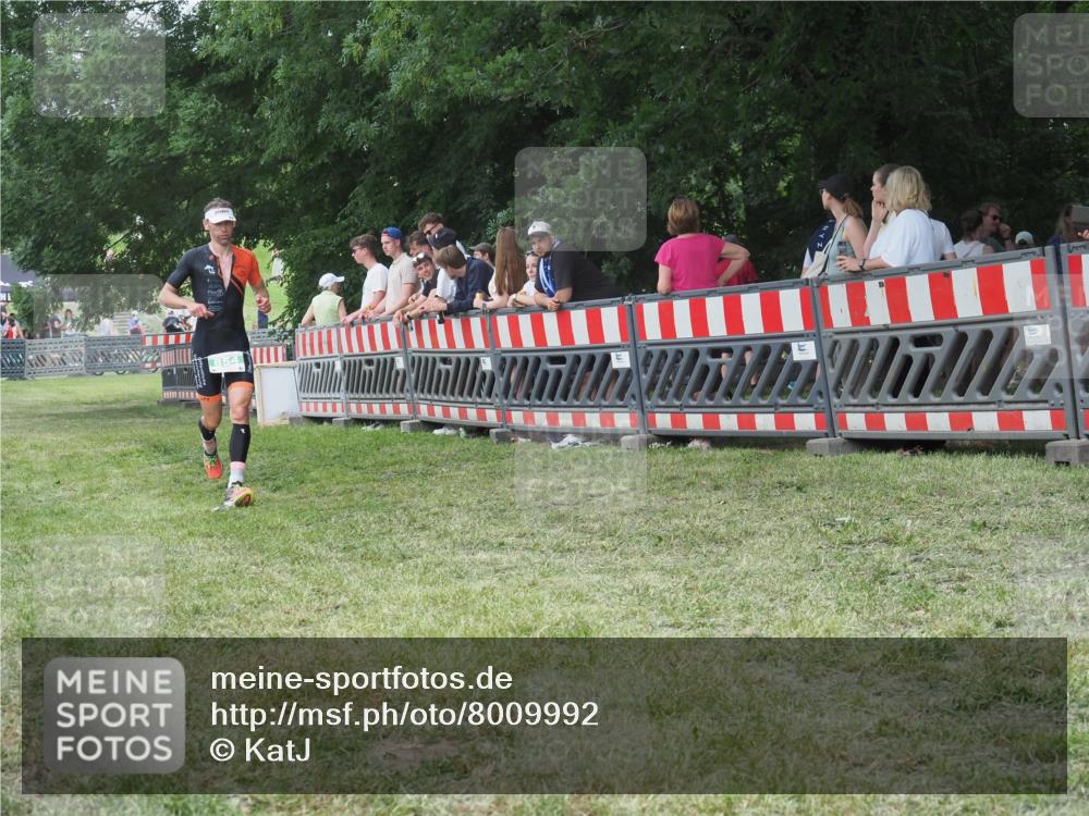 21.06.2025 - 27. Vierlanden-Triathlon KatJ http://msf.ph/oto/8009992 15.06.2025 13:03:35 Ziel 854 meine-sportfotos.de