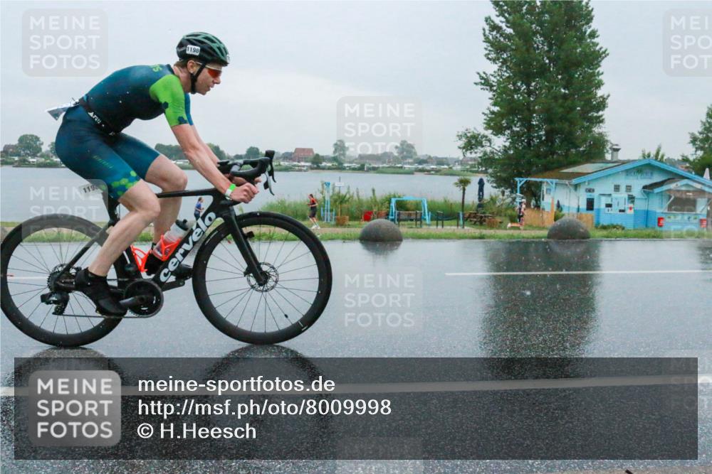 21.06.2025 - 27. Vierlanden-Triathlon H.Heesch http://msf.ph/oto/8009998 15.06.2025 13:46:07 Radfahren 1198, 1218 meine-sportfotos.de