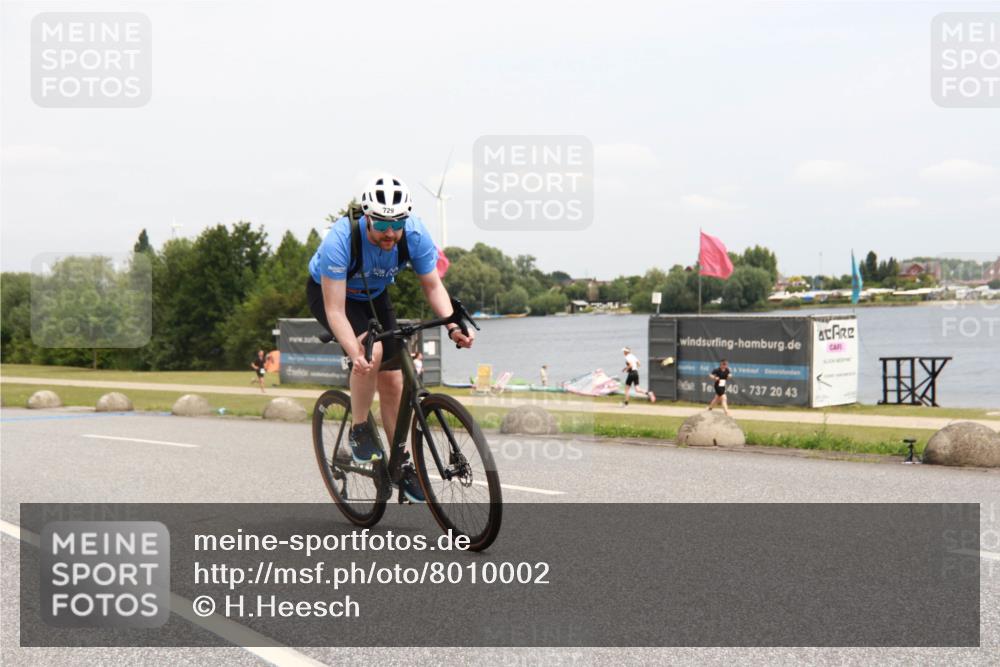 21.06.2025 - 27. Vierlanden-Triathlon H.Heesch http://msf.ph/oto/8010002 15.06.2025 12:33:50 Radfahren 729, 780 meine-sportfotos.de