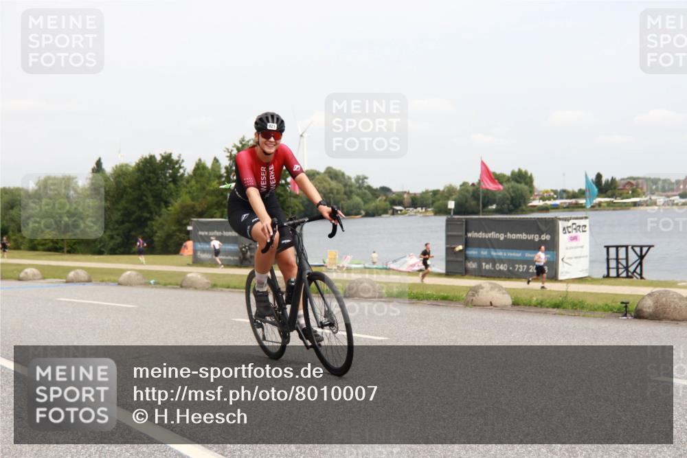 21.06.2025 - 27. Vierlanden-Triathlon H.Heesch http://msf.ph/oto/8010007 15.06.2025 12:33:54 Radfahren 729, 921 meine-sportfotos.de