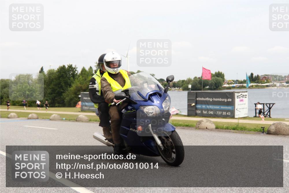 21.06.2025 - 27. Vierlanden-Triathlon H.Heesch http://msf.ph/oto/8010014 15.06.2025 12:33:58 Radfahren 888, 921 meine-sportfotos.de