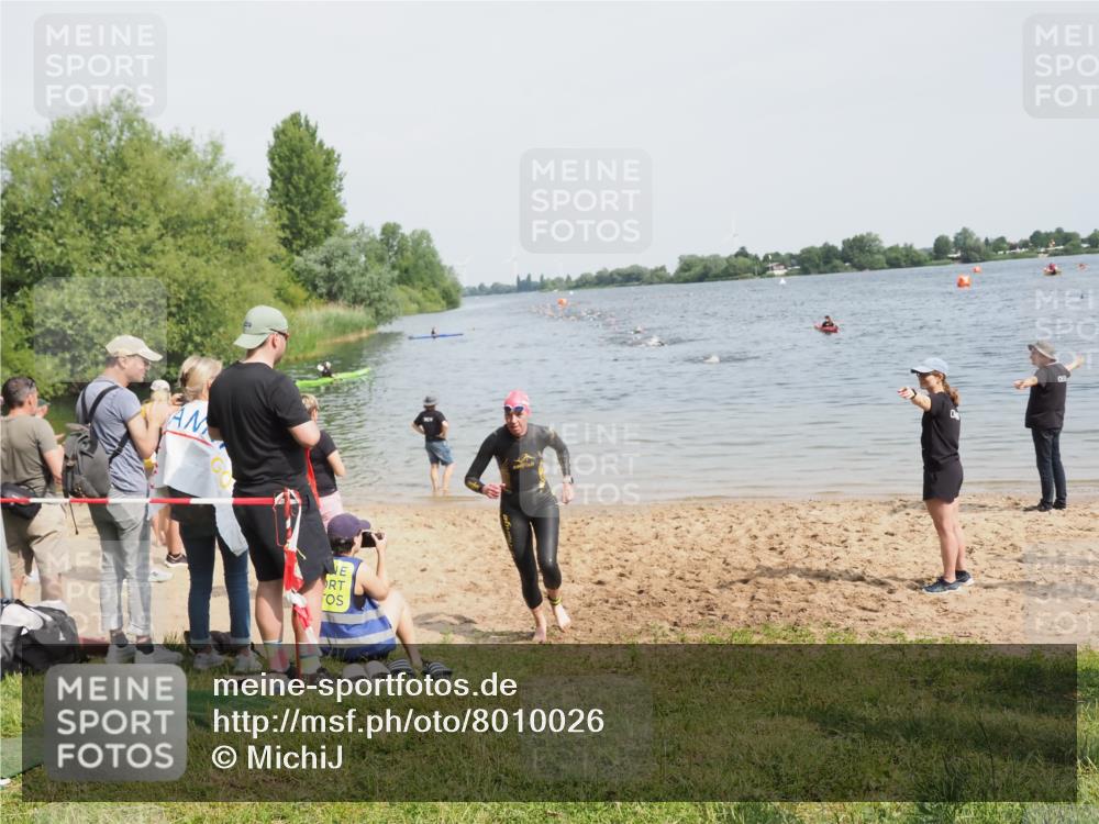 21.06.2025 - 27. Vierlanden-Triathlon MichiJ http://msf.ph/oto/8010026 15.06.2026 10:12:59 Schwimmen 512 meine-sportfotos.de