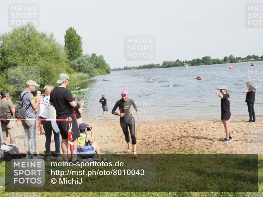 21.06.2025 - 27. Vierlanden-Triathlon MichiJ http://msf.ph/oto/8010043 15.06.2026 10:12:59 Schwimmen 512 meine-sportfotos.de