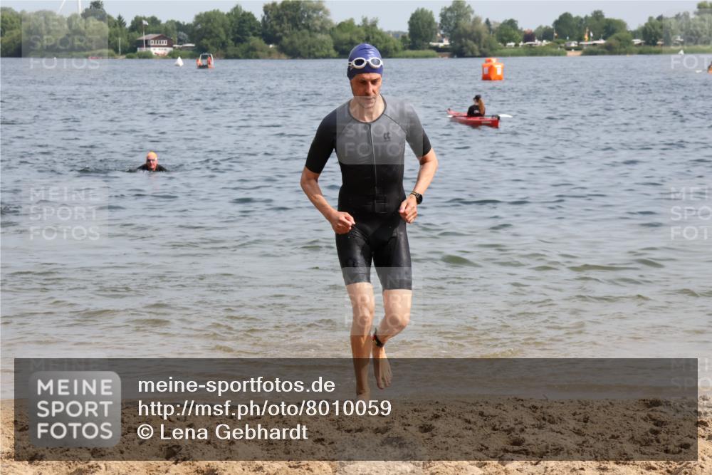 15.06.2025 - 27. Vierlanden-Triathlon Lena Gebhardt http://msf.ph/oto/8010059 15.06.2025 10:07:05 Schwimmen 131, 376, 429, 459, 462, 467 meine-sportfotos.de