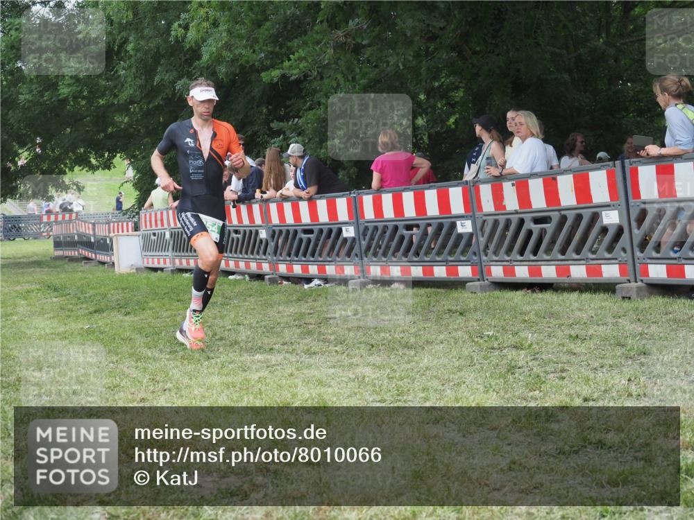 21.06.2025 - 27. Vierlanden-Triathlon KatJ http://msf.ph/oto/8010066 15.06.2025 13:03:36 Ziel 854 meine-sportfotos.de