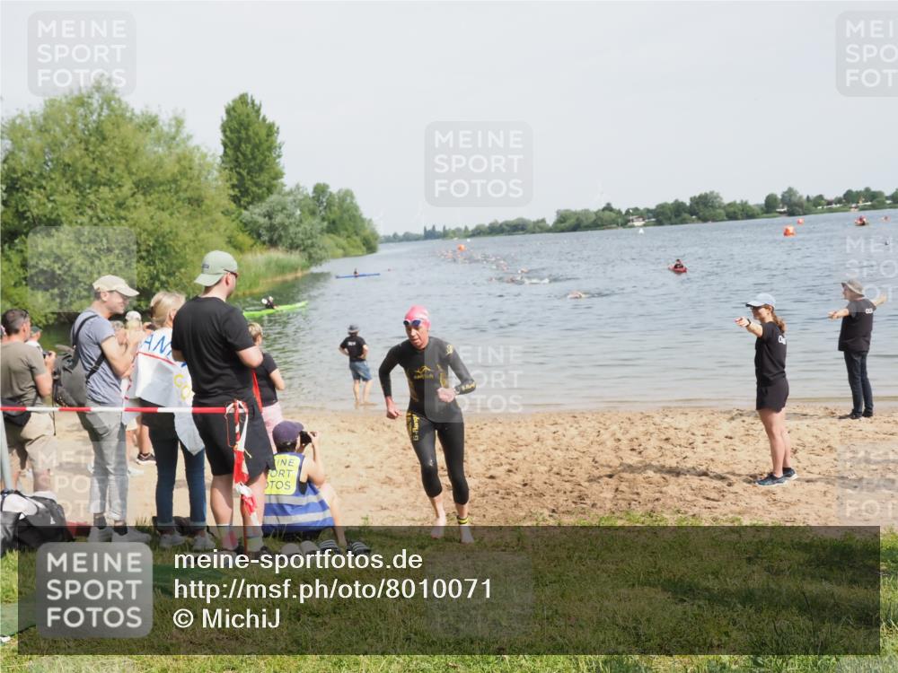 21.06.2025 - 27. Vierlanden-Triathlon MichiJ http://msf.ph/oto/8010071 15.06.2026 10:12:59 Schwimmen 512 meine-sportfotos.de