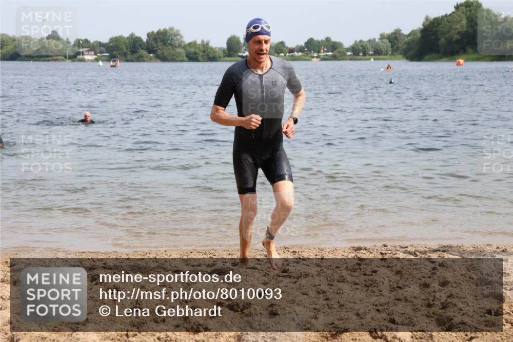 15.06.2025 - 27. Vierlanden-Triathlon Lena Gebhardt http://msf.ph/oto/8010093 15.06.2025 10:07:06 Schwimmen 131, 376, 383, 429, 459, 462, 467 meine-sportfotos.de