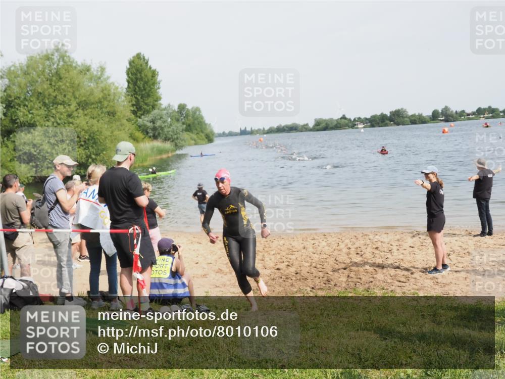 21.06.2025 - 27. Vierlanden-Triathlon MichiJ http://msf.ph/oto/8010106 15.06.2026 10:12:59 Schwimmen 512 meine-sportfotos.de