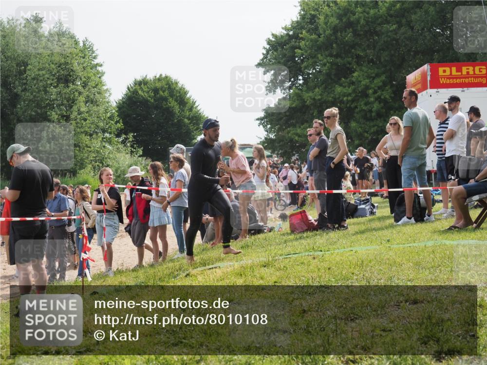 15.06.2025 - 27. Vierlanden-Triathlon KatJ http://msf.ph/oto/8010108 15.06.2025 10:08:16 Schwimmen 295, 373, 399, 403 meine-sportfotos.de