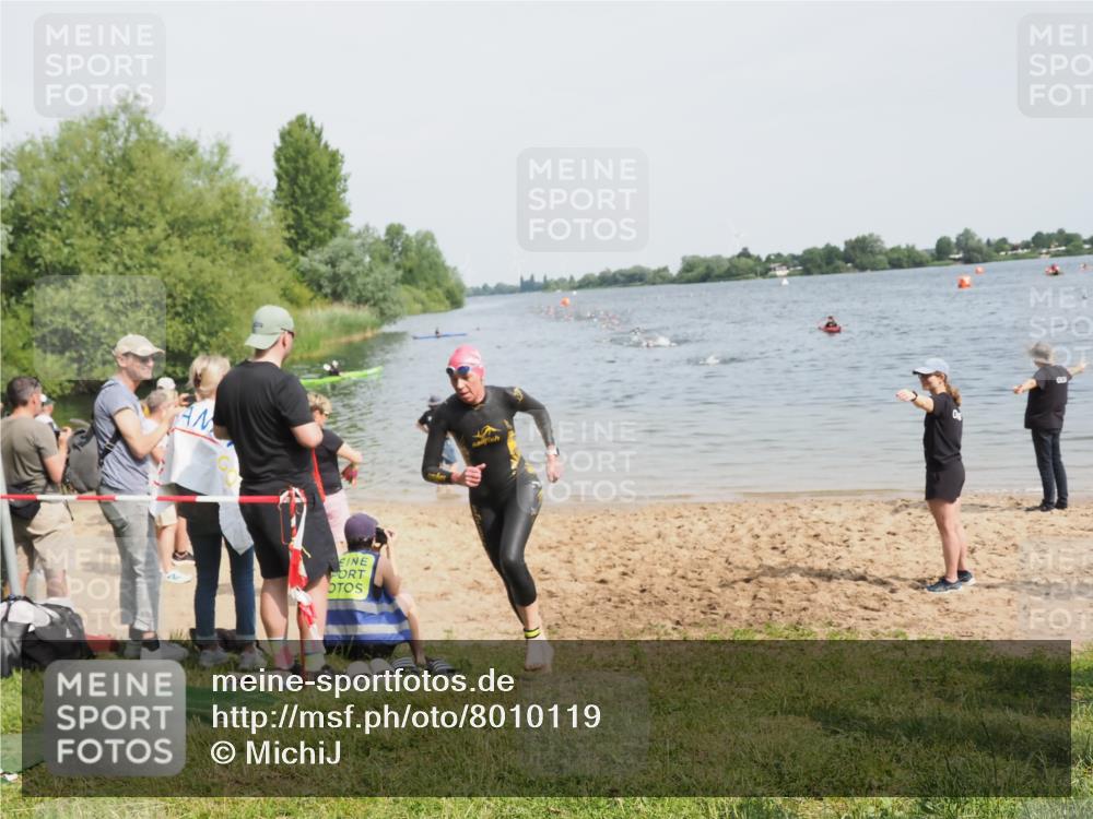 21.06.2025 - 27. Vierlanden-Triathlon MichiJ http://msf.ph/oto/8010119 15.06.2026 10:12:59 Schwimmen 512 meine-sportfotos.de