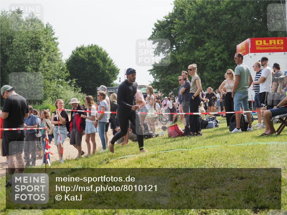 15.06.2025 - 27. Vierlanden-Triathlon KatJ http://msf.ph/oto/8010121 15.06.2025 10:08:16 Schwimmen 295, 373, 399, 403 meine-sportfotos.de
