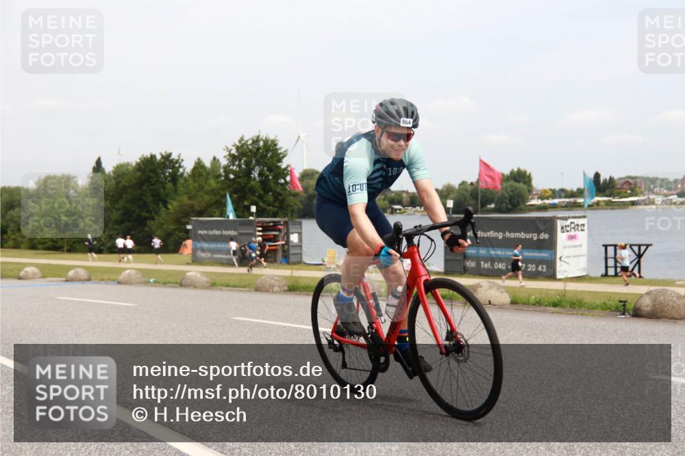 21.06.2025 - 27. Vierlanden-Triathlon H.Heesch http://msf.ph/oto/8010130 15.06.2025 12:34:26 Radfahren 824, 964 meine-sportfotos.de