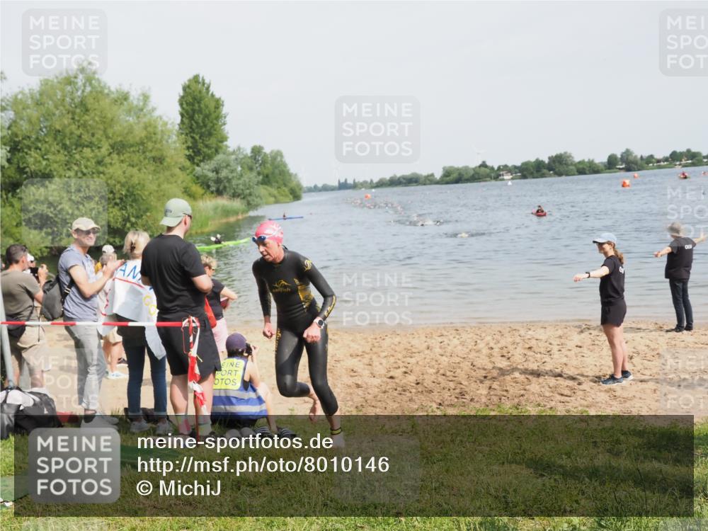 21.06.2025 - 27. Vierlanden-Triathlon MichiJ http://msf.ph/oto/8010146 15.06.2026 10:13:00 Schwimmen 512 meine-sportfotos.de