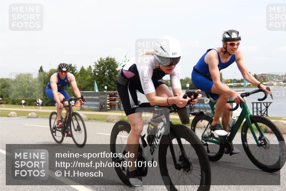 21.06.2025 - 27. Vierlanden-Triathlon H.Heesch http://msf.ph/oto/8010160 15.06.2025 12:34:35 Radfahren 891, 944, 1009, 1010, 1011, 1012, 1013 meine-sportfotos.de