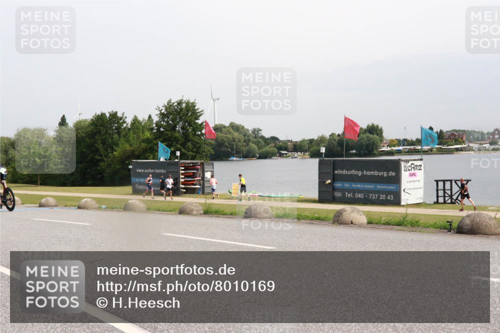 15.06.2025 - 27. Vierlanden-Triathlon H.Heesch http://msf.ph/oto/8010169 15.06.2025 11:00:34 Radfahren 157, 227, 489, 571, 638, 650 meine-sportfotos.de
