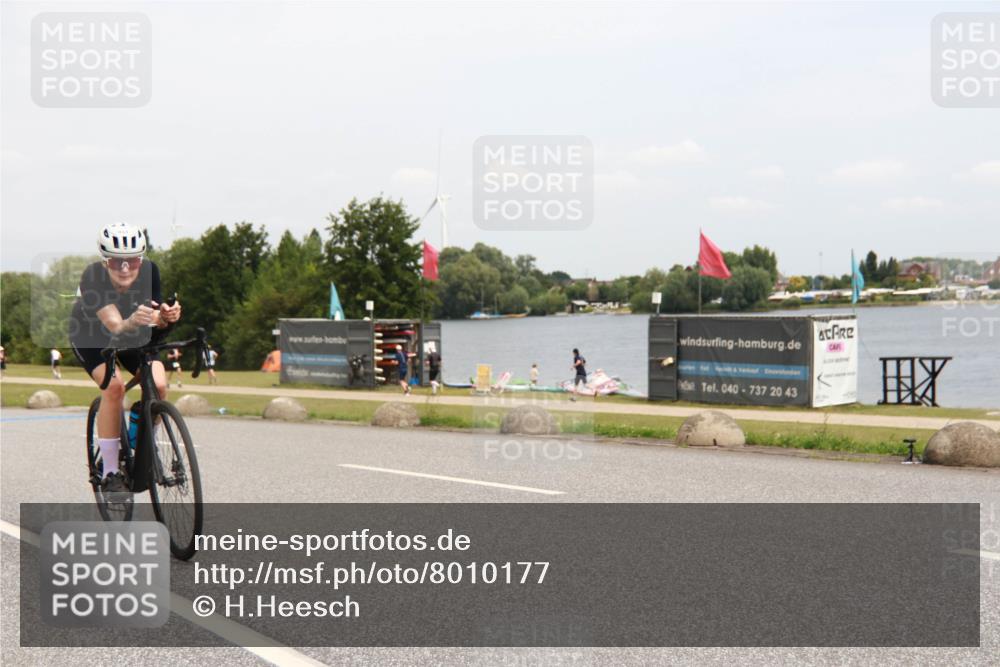 21.06.2025 - 27. Vierlanden-Triathlon H.Heesch http://msf.ph/oto/8010177 15.06.2025 12:34:36 Radfahren 891, 944, 1009, 1010, 1011, 1012, 1013 meine-sportfotos.de
