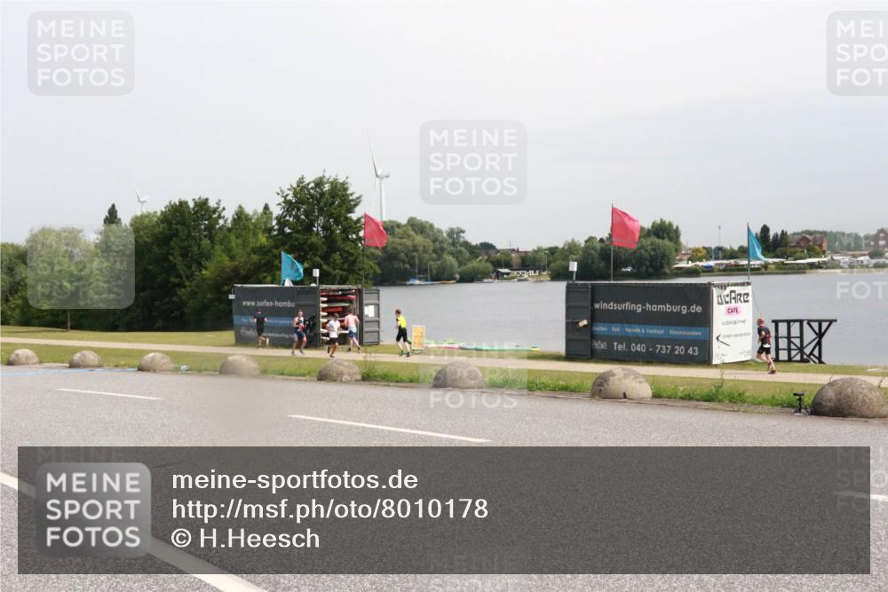 15.06.2025 - 27. Vierlanden-Triathlon H.Heesch http://msf.ph/oto/8010178 15.06.2025 11:00:34 Radfahren 157, 227, 489, 571, 638, 650 meine-sportfotos.de
