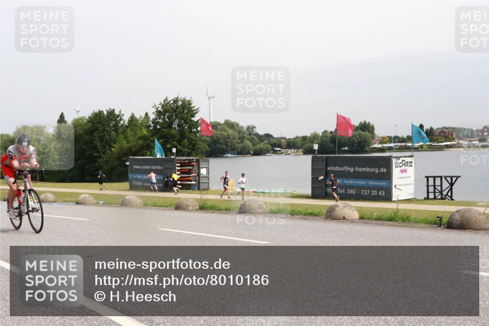 15.06.2025 - 27. Vierlanden-Triathlon H.Heesch http://msf.ph/oto/8010186 15.06.2025 11:00:36 Radfahren 157, 162, 227, 489, 571, 638, 650 meine-sportfotos.de