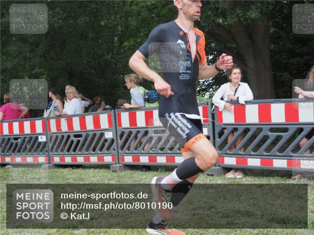21.06.2025 - 27. Vierlanden-Triathlon KatJ http://msf.ph/oto/8010190 15.06.2025 13:03:37 Ziel 854 meine-sportfotos.de